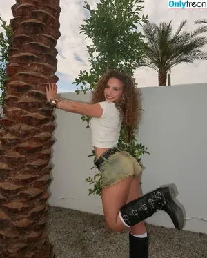 Sofie Dossi / sofiedossi nude photo #0433