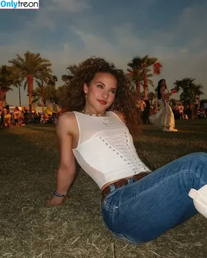 Sofie Dossi / sofiedossi nude photo #0441