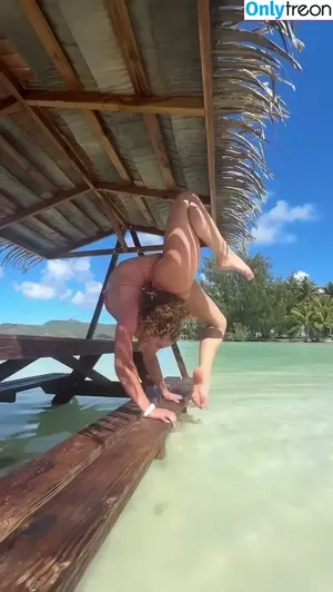 Sofie Dossi / sofiedossi nude photo #0552