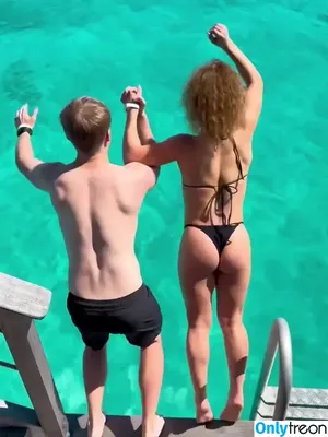 Sofie Dossi / sofiedossi nude photo #0564
