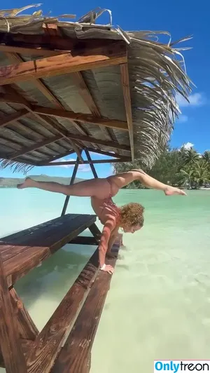 Sofie Dossi / sofiedossi nude photo #0578