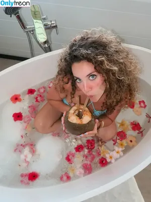 Sofie Dossi / sofiedossi nude photo #0588