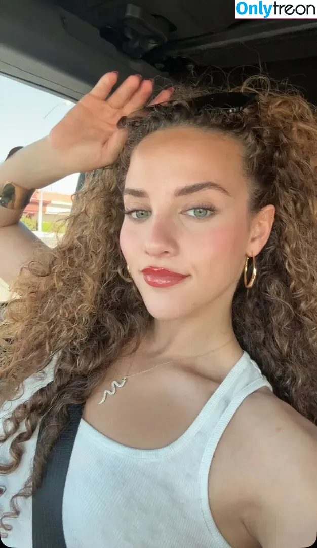 Sofie Dossi nude photo #0425 (sofiedossi)