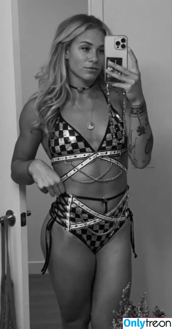 Sol Ruca nude photo #0503 (solrucawwe / solrvca)