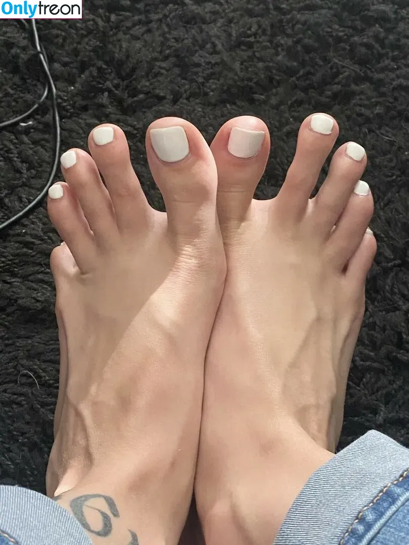 SolesOfSkye nude photo #0004 (feetphotossss)