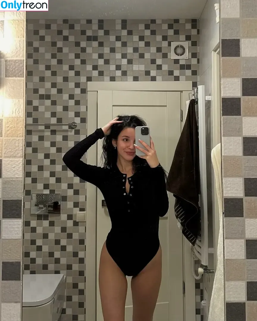 Solllomia nude photo #0024 (miamaievska)