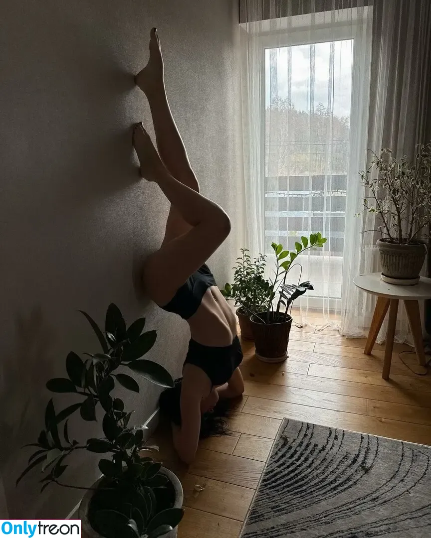 Solllomia nude photo #0025 (miamaievska)