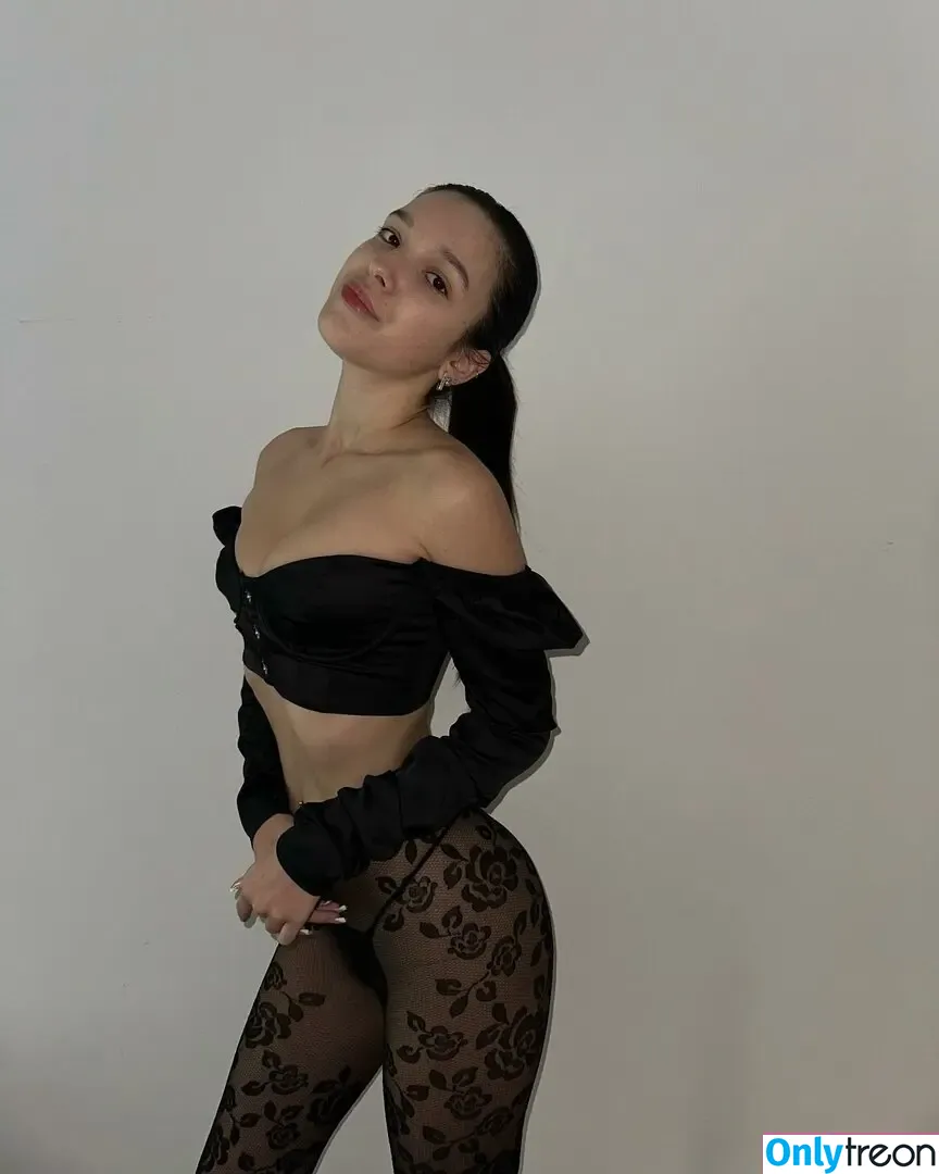 Solllomia nude photo #0029 (miamaievska)