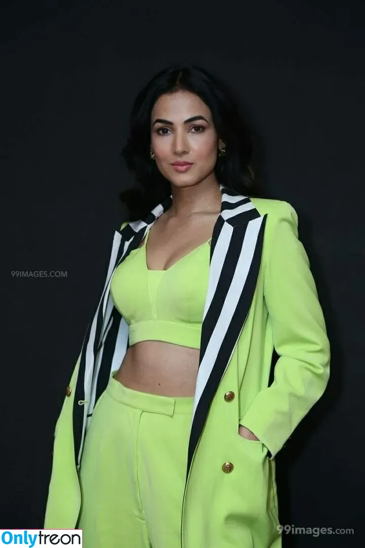 Sonal Chauhan голая photo #0031 (sonalchauhan)