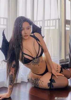 Songyuxin Hitomi / songyuxin_hitomi фото голая #0046