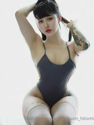 Songyuxin Hitomi / hitomi_official / songyuxin_hitomi фото голая #0071