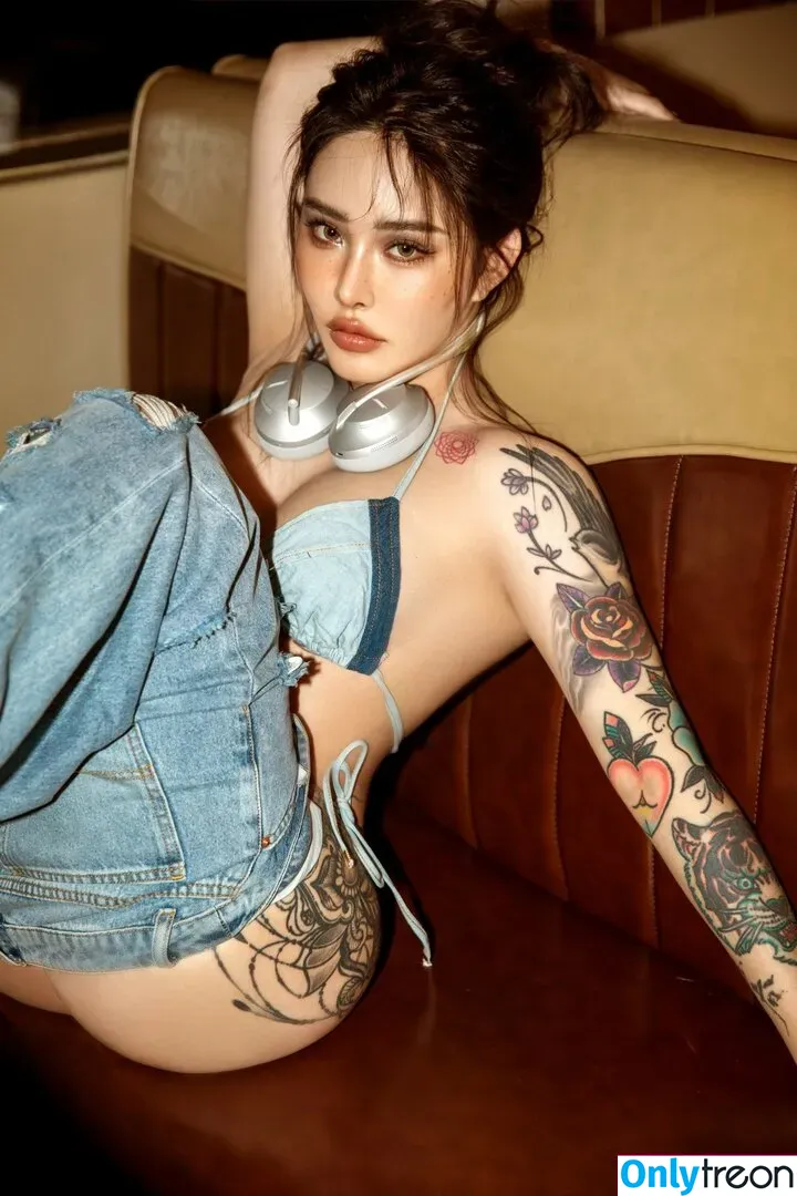 Songyuxin Hitomi голая photo #0197 (hitomi_official / songyuxin_hitomi)