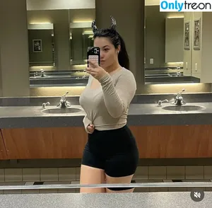 Sonia Elsie ASMR / piscesprincess_xo / soniaelsieofficial nude photo #0023