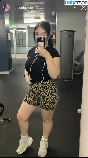 Sonia Elsie ASMR / piscesprincess_xo / soniaelsieofficial nude photo #0025