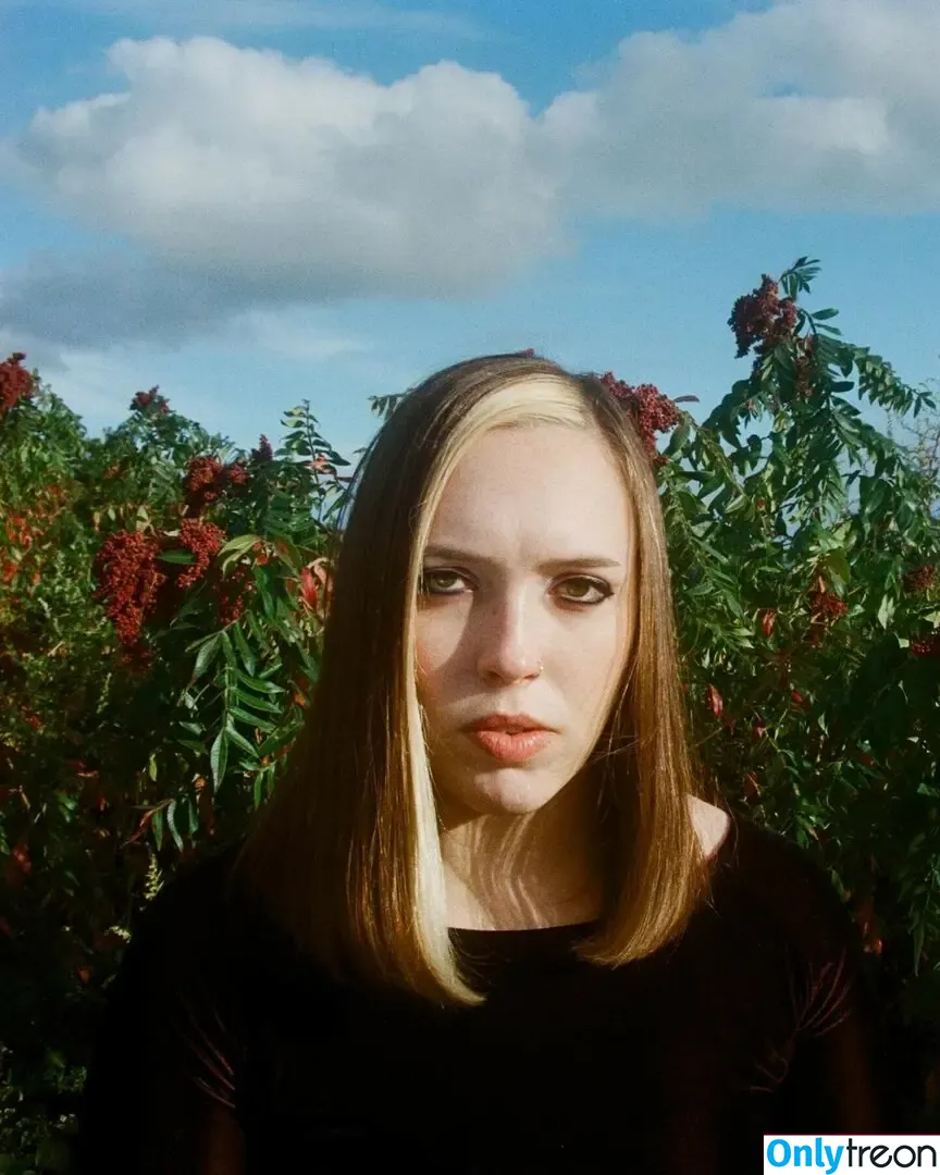 Sophia Allison nude photo #0002 (Soccer Mommy / soccermommyband)