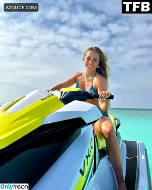 Sophia Floersch / sophiafloersch nude photo #0011