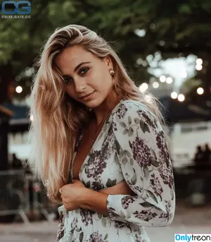 Sophia Floersch / sophiafloersch nude photo #0013
