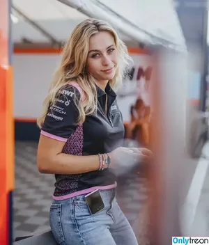 Sophia Flörsch / SophiaFloersch nude photo #0115