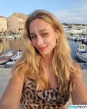 Sophia Flörsch / SophiaFloersch nude photo #0455