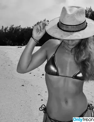 Sophia Flörsch / SophiaFloersch nude photo #0551