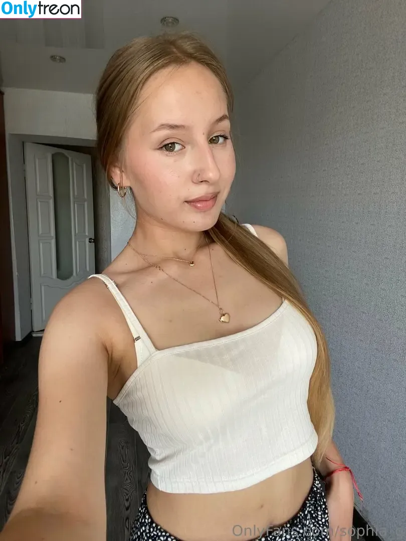 sophia_g nude photo #0034 (realprincesssophia)