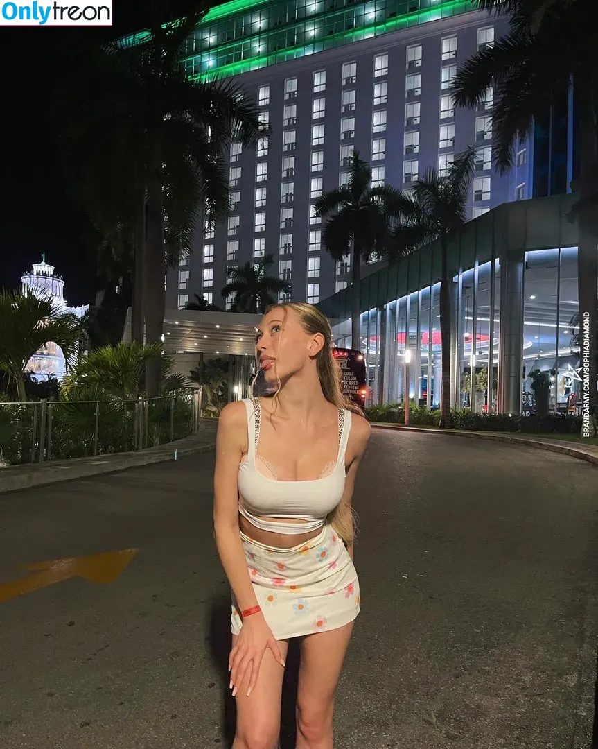 sophia.ilysm голая photo #0017 (Sophia Diamond)