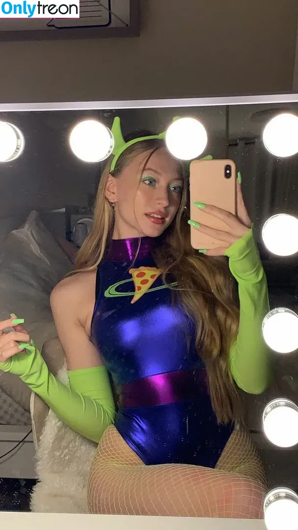 sophia.ilysm nude photo #0102 (Sophia Diamond)