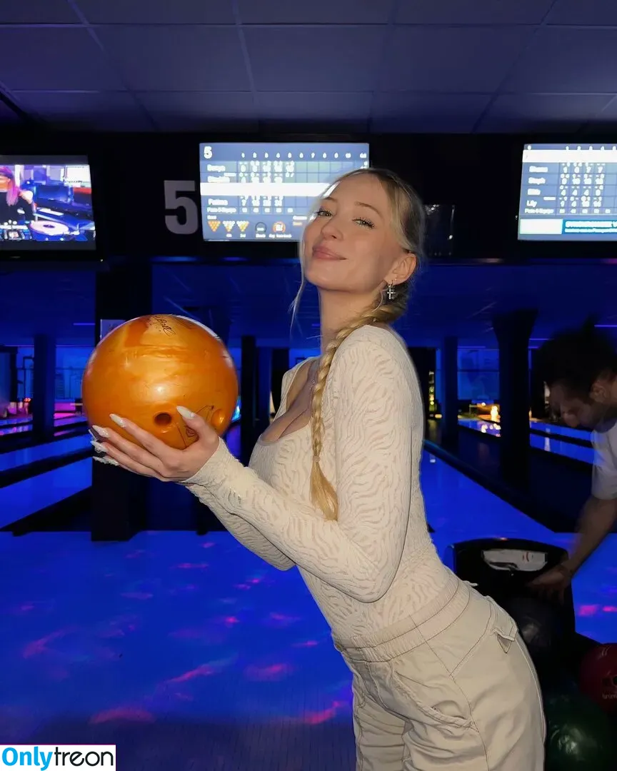 sophia.ilysm nude photo #0214 (Sophia Diamond)