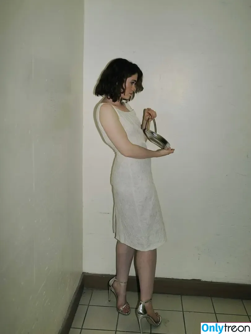 Sophia Lillis nude photo #0124 (sophialillis)