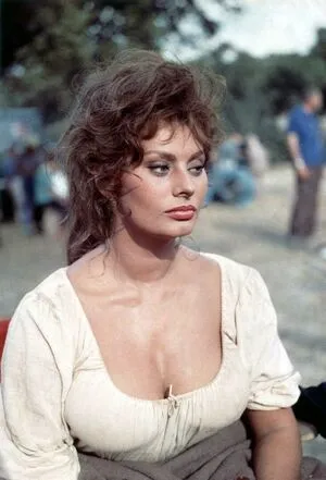 Sophia Loren / atardecerdeoroooo / simplysophialoren фото голая #0015