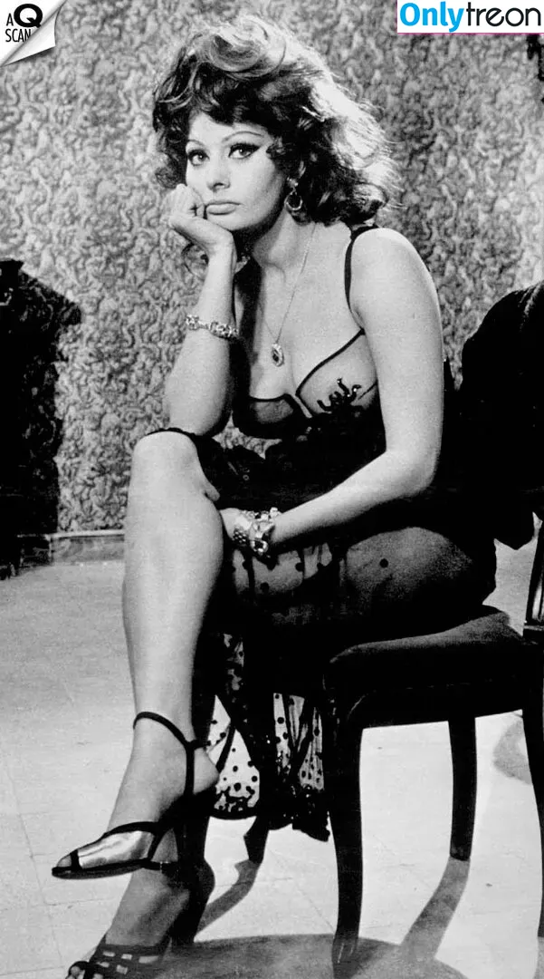 Sophia Loren nude photo #0002 (atardecerdeoroooo / simplysophialoren)