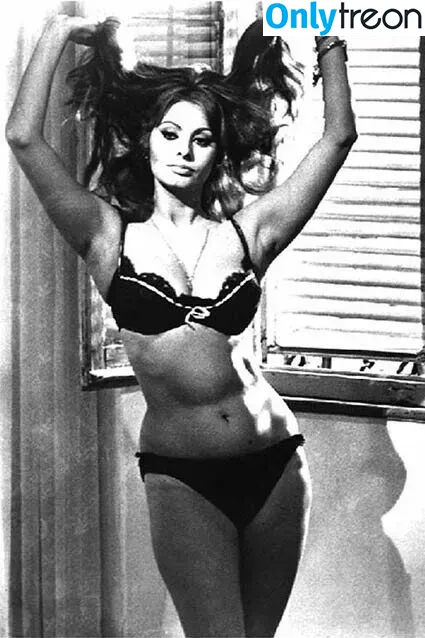 Sophia Loren nude photo #0005 (atardecerdeoroooo / simplysophialoren)