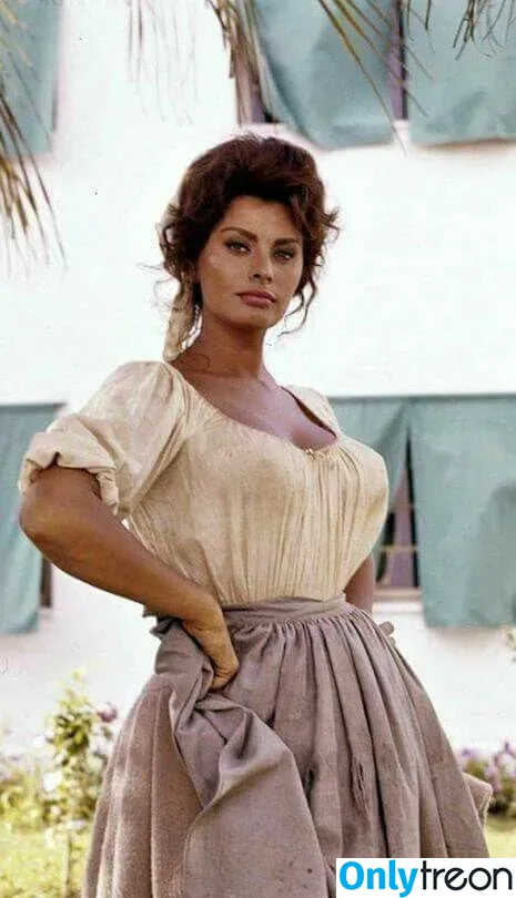 Sophia Loren nude photo #0011 (atardecerdeoroooo / simplysophialoren)