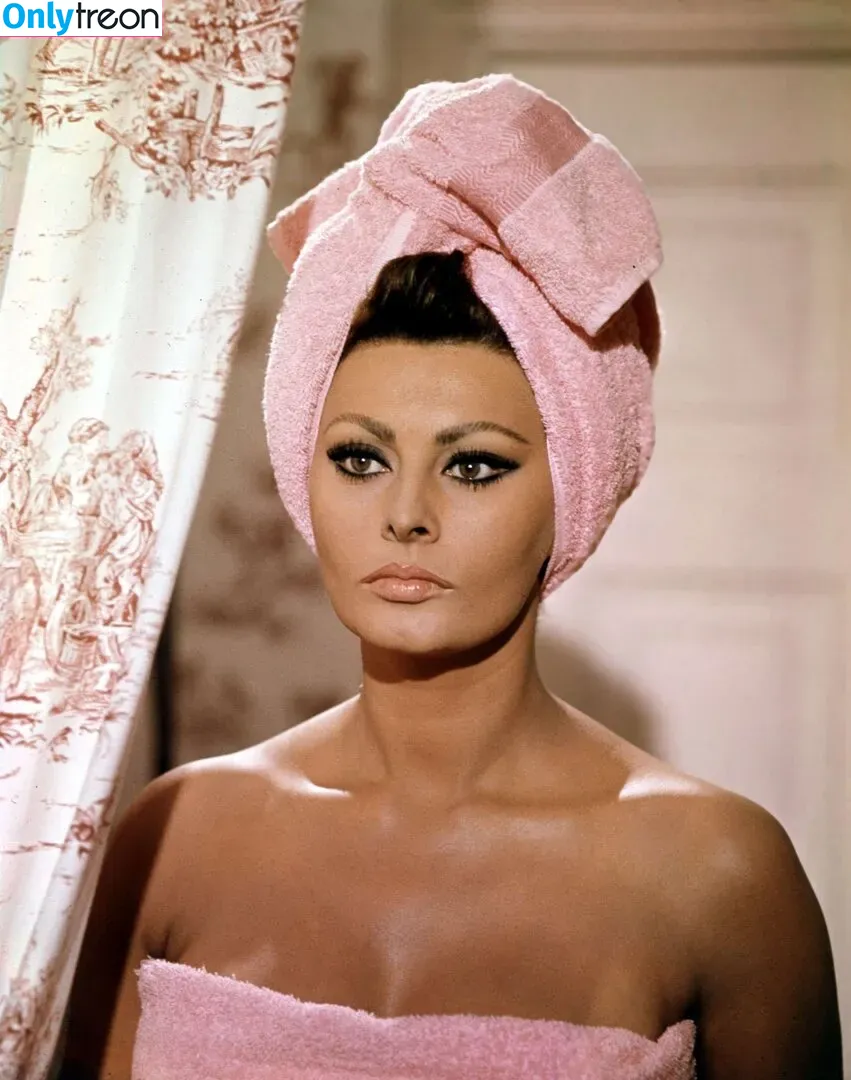 Sophia Loren nude photo #0012 (atardecerdeoroooo / simplysophialoren)