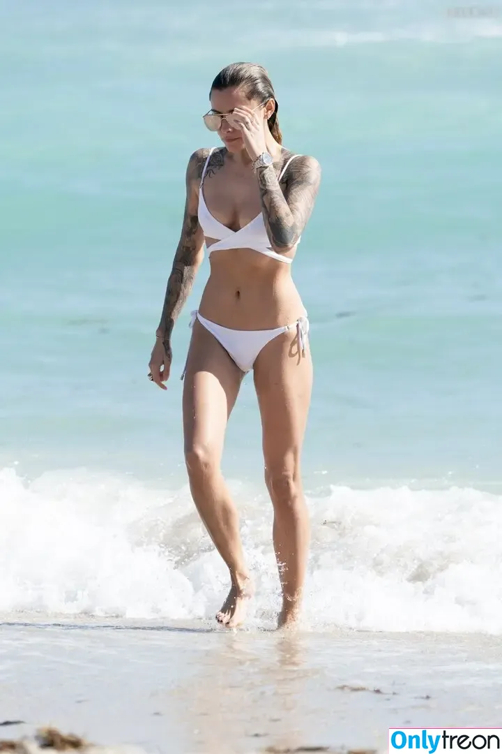 Sophia Thomalla nude photo #0093 (sophiathomalla / thomallasophia)