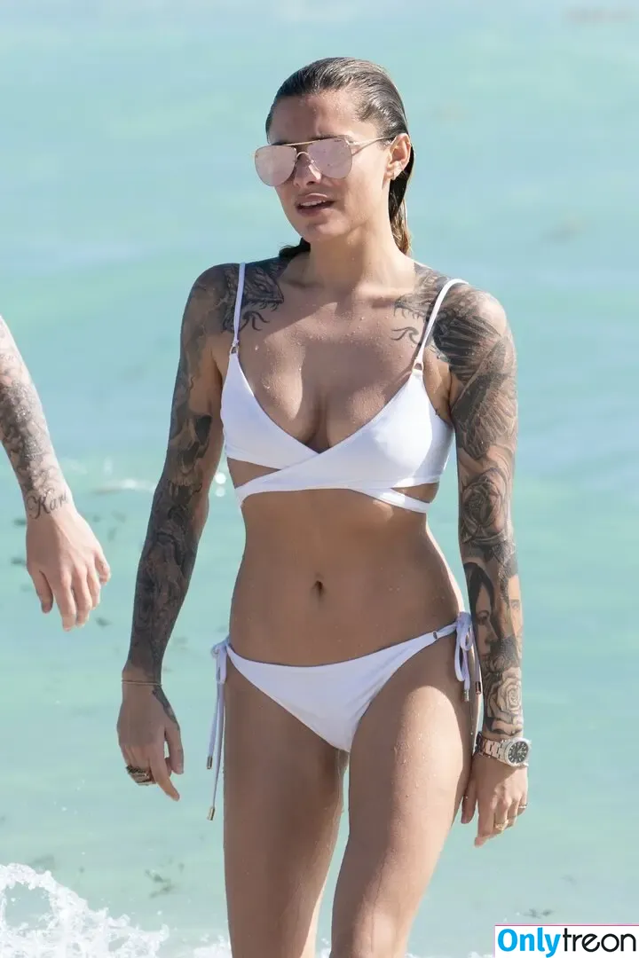 Sophia Thomalla nude photo #0094 (sophiathomalla / thomallasophia)