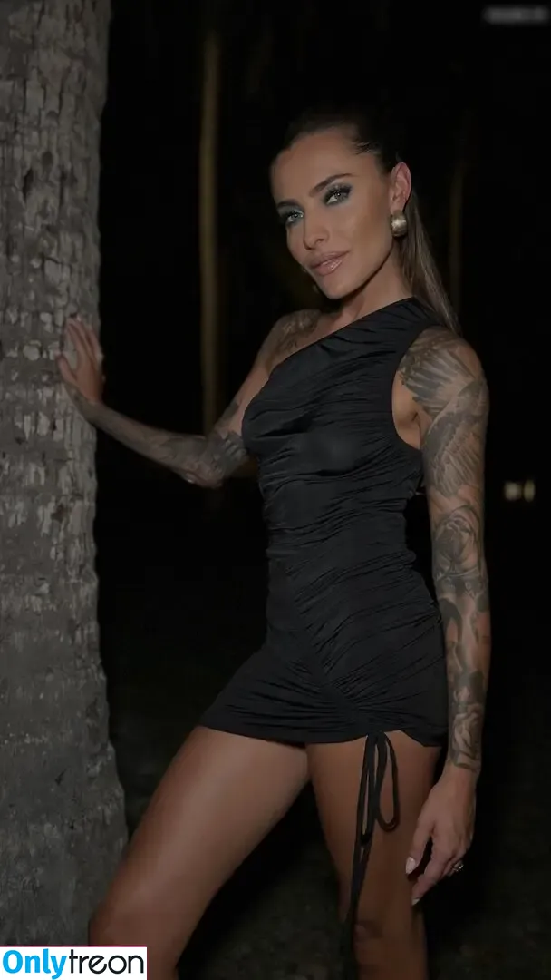 Sophia Thomalla nude photo #0442 (sophiathomalla / thomallasophia)