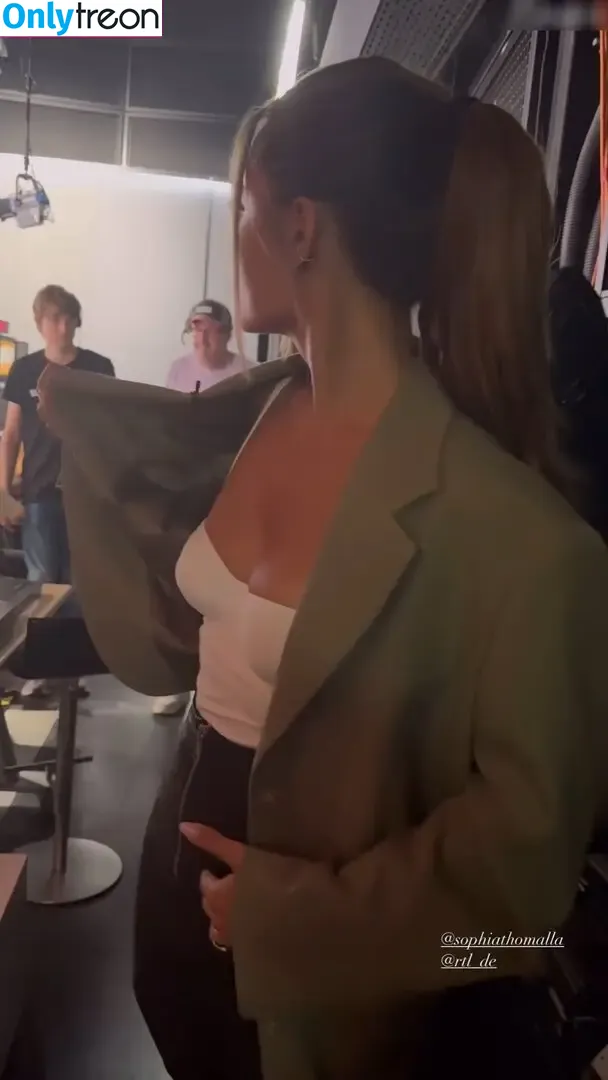 Sophia Thomalla nude photo #0467 (sophiathomalla / thomallasophia)