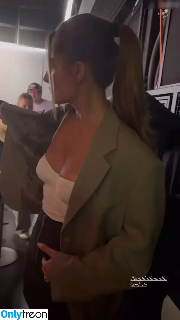 Sophia Thomalla nude photo #0469 (sophiathomalla / thomallasophia)