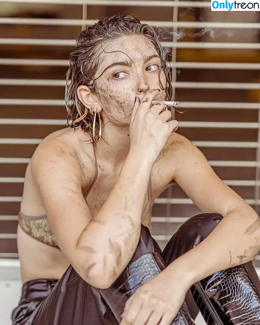 Sophia Woodward nude photo #0005 (thesophiawoodward)