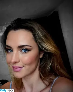 sophiahanvold nude photo #0005