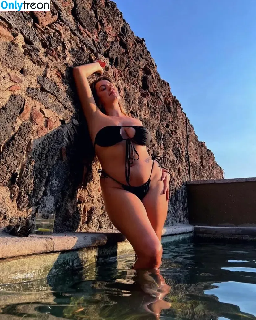 sophiahanvold nude photo #0004 (sophiahanvold)
