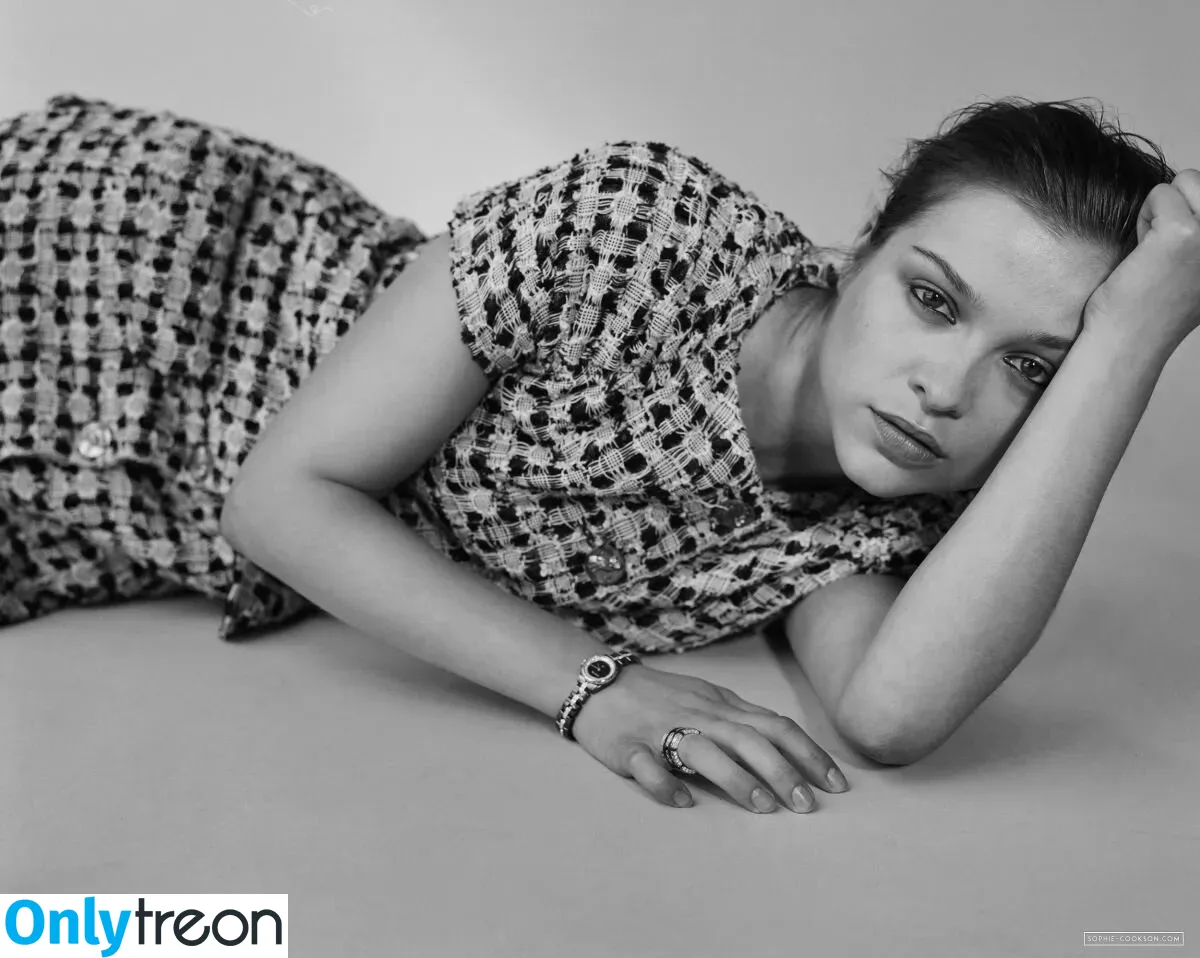 Sophie Cookson голая photo #0011 (cookie_soph / kingsman)