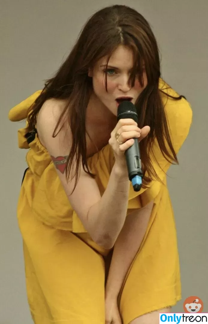 Sophie Ellis-Bextor nude photo #0155 (sophieellisbextor)