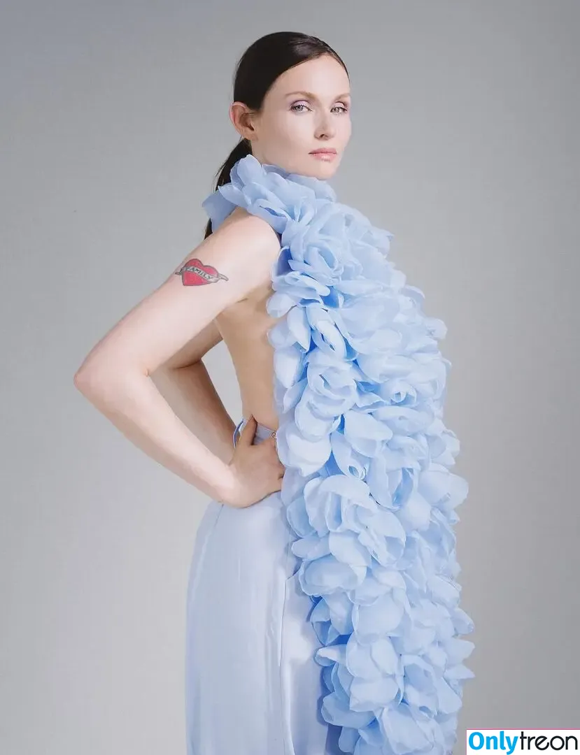 Sophie Ellis-Bextor nude photo #0251 (sophieellisbextor)