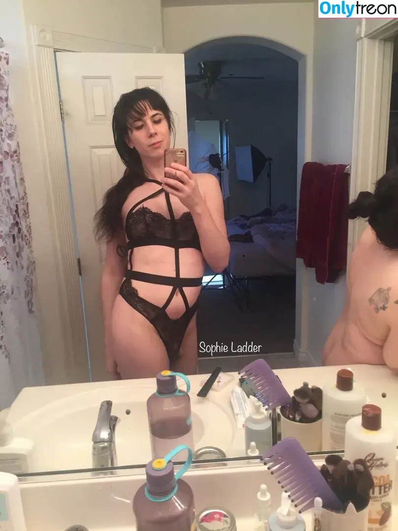 Sophie Ladder nude photo #0065 (sophieladder)
