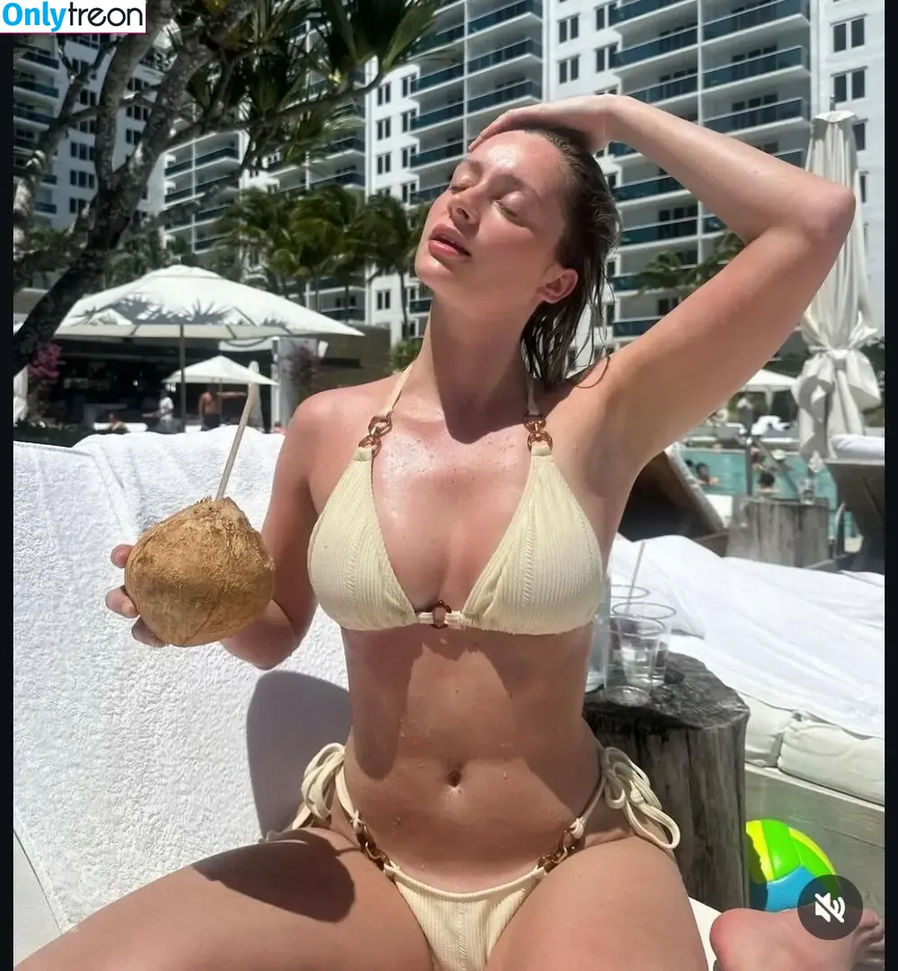 Sophie Morelli nude photo #0039 (marissamorelli / sewphy / sophmorelli)