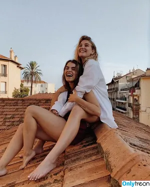 Sophie Nelisse / sophie__nelisse nude photo #0001