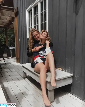 Sophie Nelisse / sophie__nelisse nude photo #0008