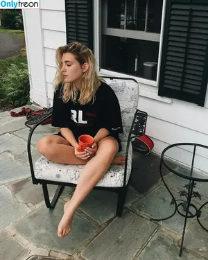 Sophie Nelisse / sophie__nelisse nude photo #0012